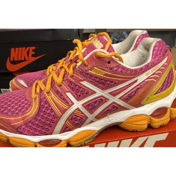 2 Pair Of ASICS Women Size 8.5 - Picture 5 of 9